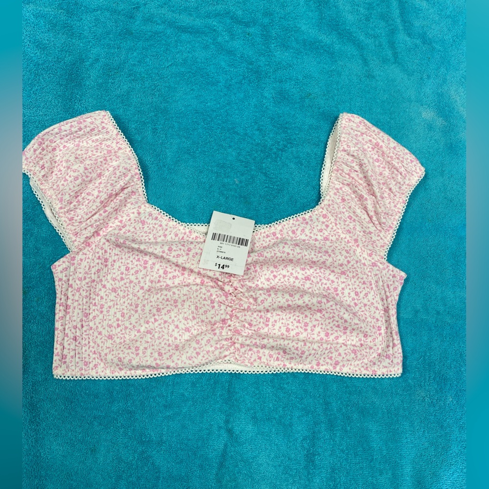 (V) Forever 21 pink floral jordi crop top